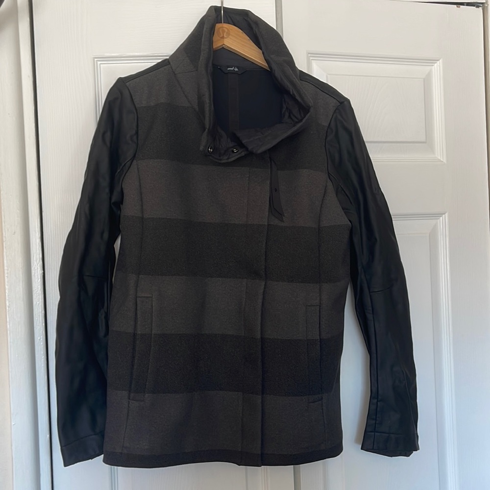 Lululemon womens jacket size 10 RARE